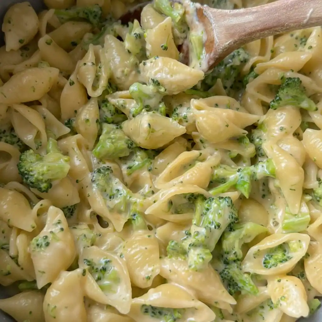 Broccoli Mac and Cheese Recipe - Simple One Pot Comfort